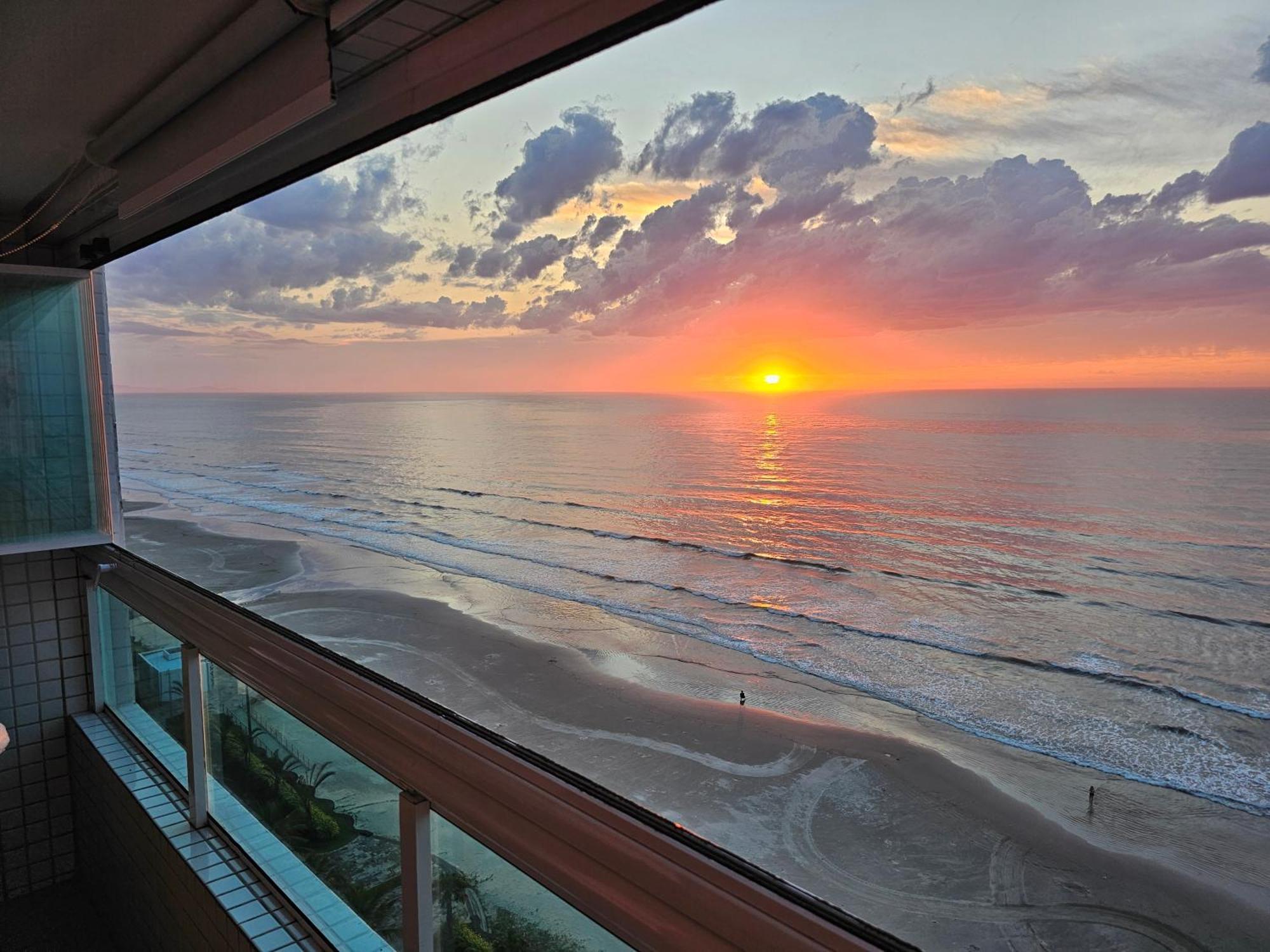 Apartamento Frente Mar Pe Na Areia 프라이아 그란데 외부 사진
